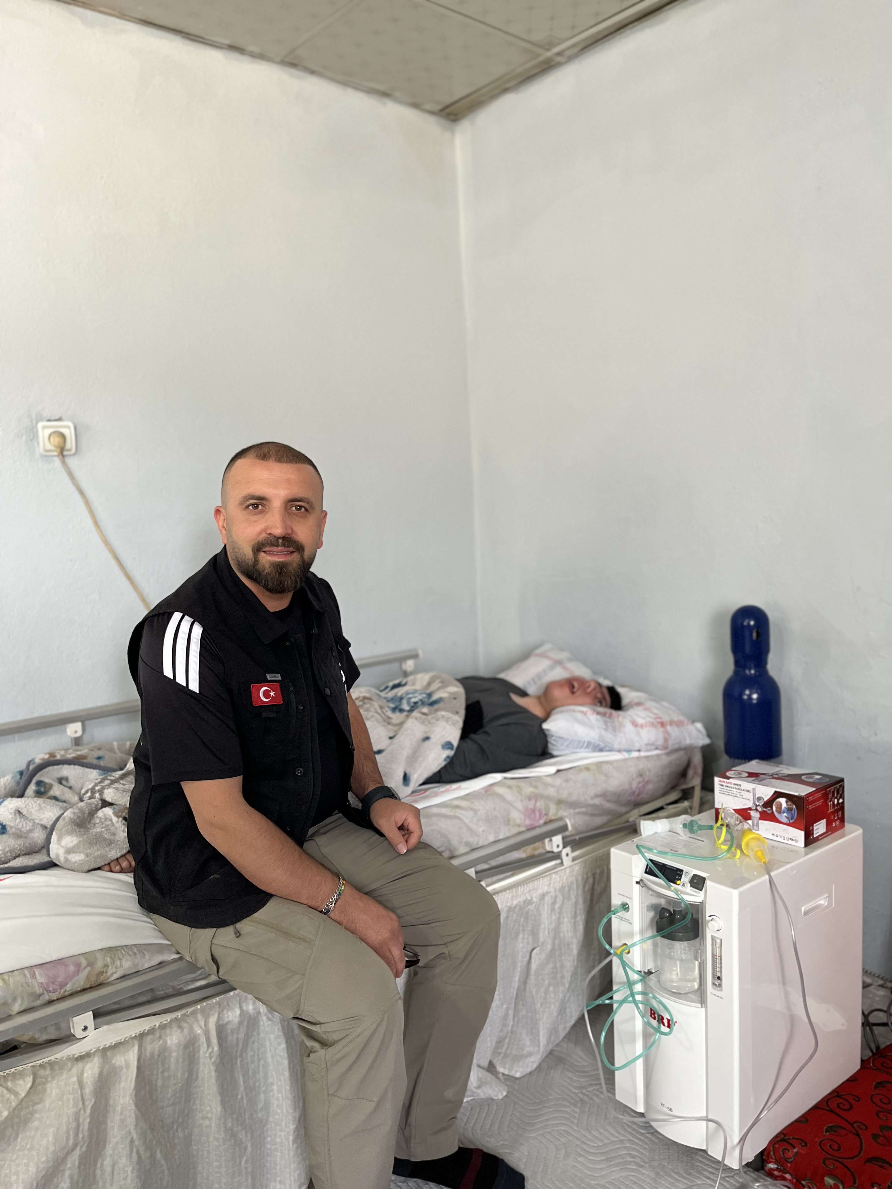 Dernek gönüllülerinin yardım çalışması